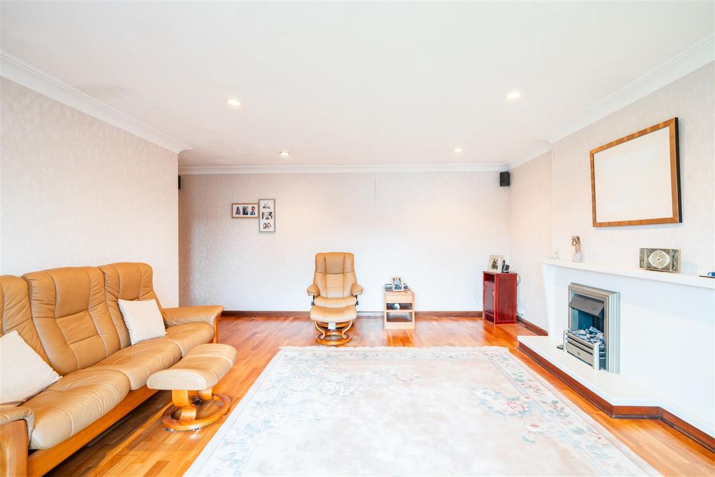 Property photo 3 of 21 Lounge.Jpg