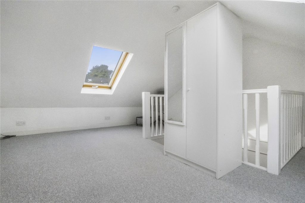 Property photo 2 of 8 Picture No. 14