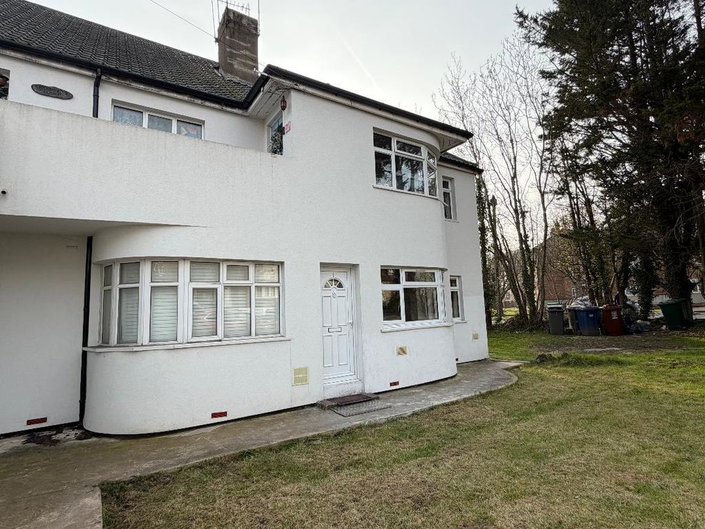 Property photo 3 of 12 Photo 9