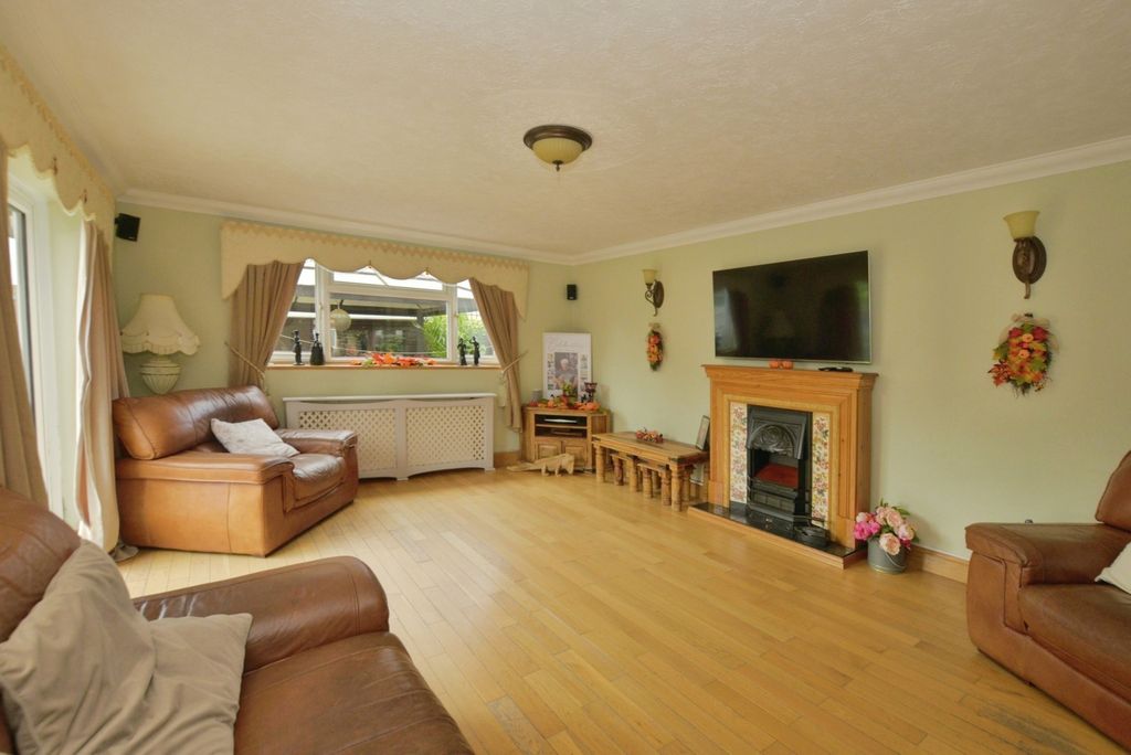 Property photo 3 of 16 Photo