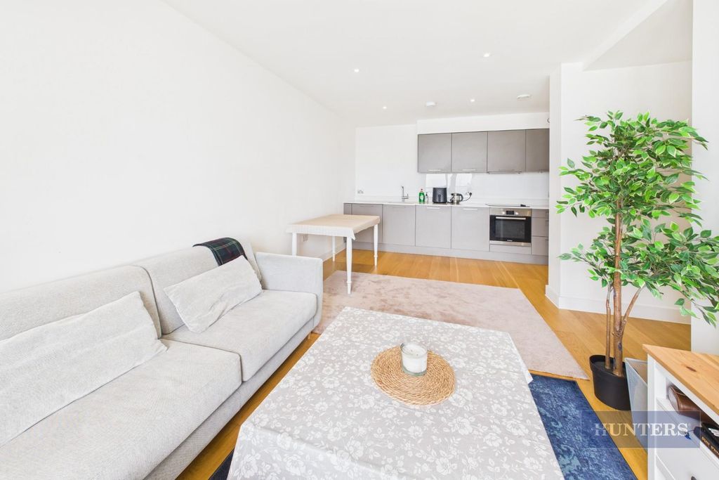 Property photo 3 of 13 Cam05152G0-Pr0176-Still013.Jpg