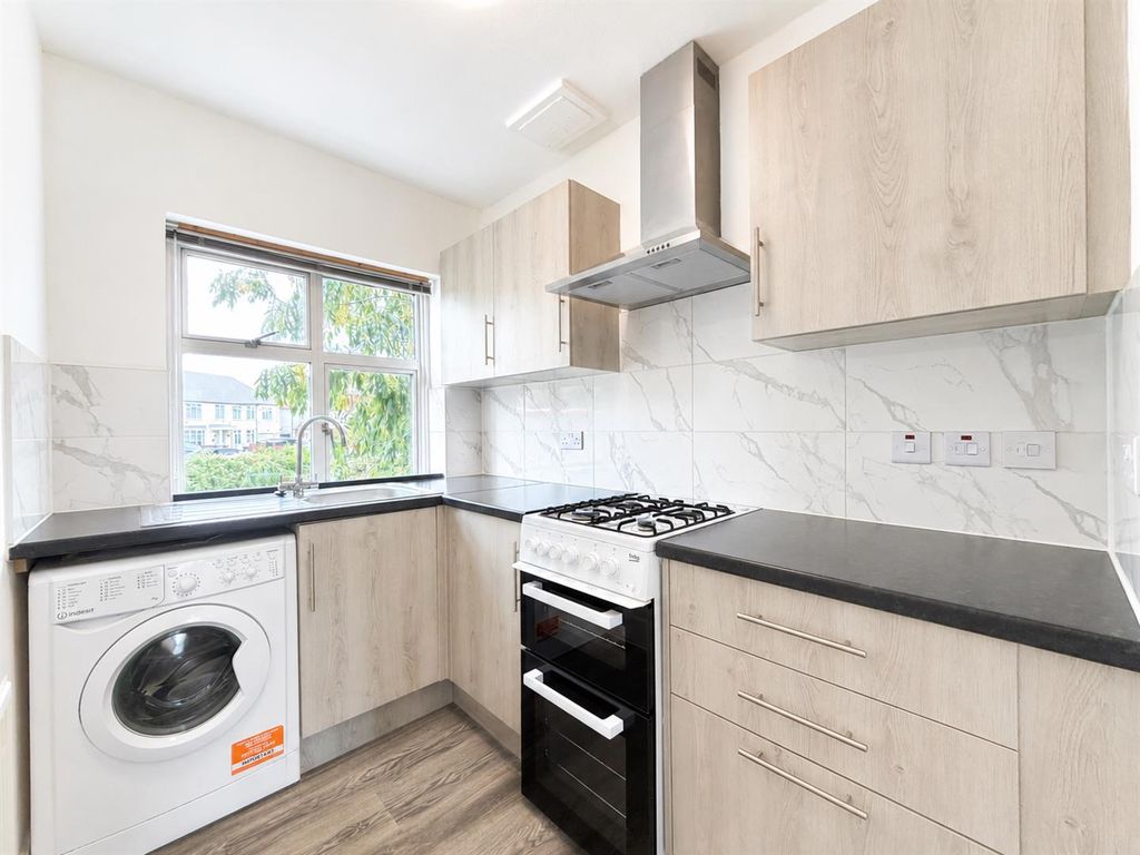 Property photo 1 of 6 Kitchen