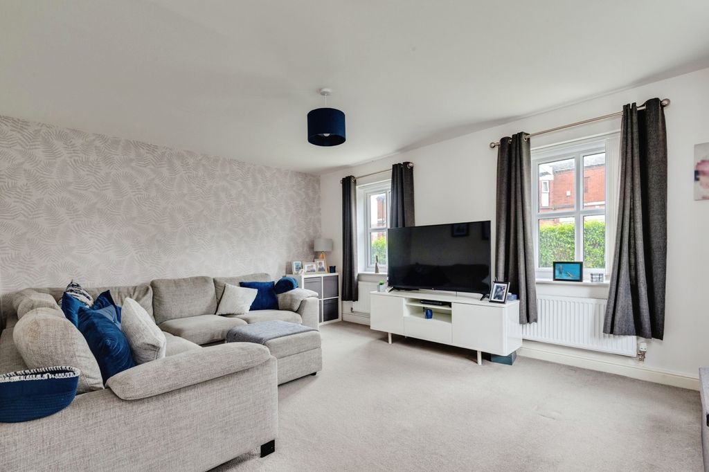 Property photo 2 of 19 Pbox-Img.Jpg