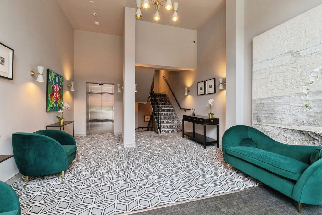 Property photo 2 of 20 Pbox-Img.Jpg