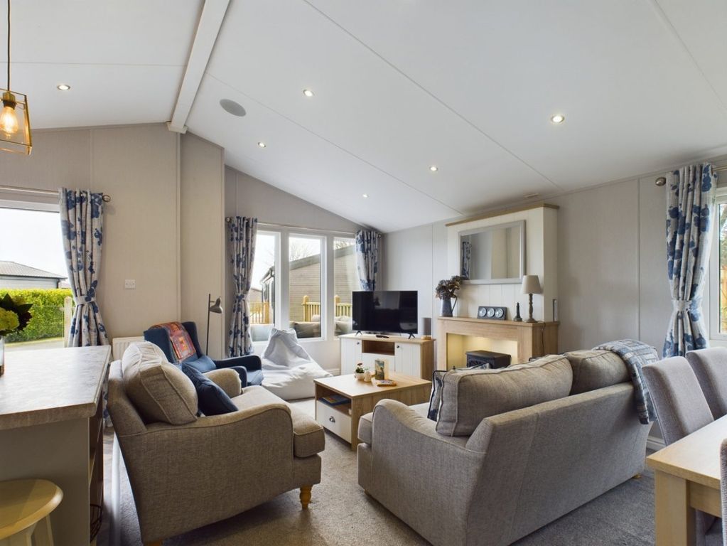 Property photo 1 of 4 Seaview Gorran Haven- Willerby-Pinehurst-129000