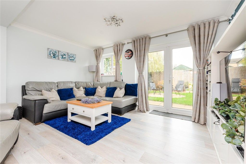 Property photo 3 of 15 Lounge