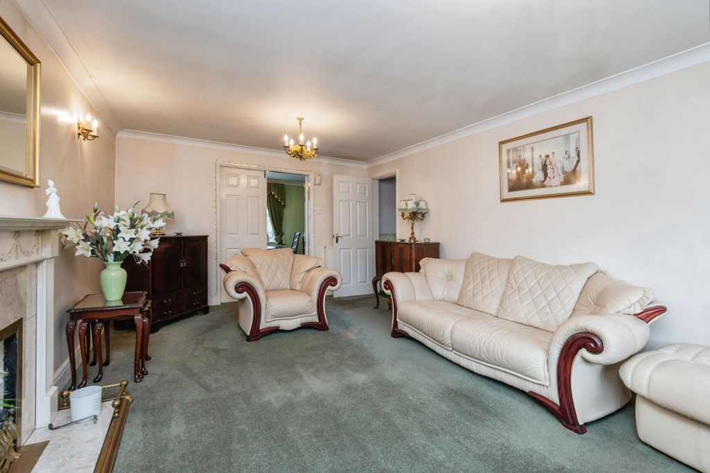 Property photo 3 of 18