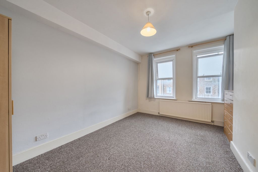 Property photo 3 of 14 1403922-3-6972320...