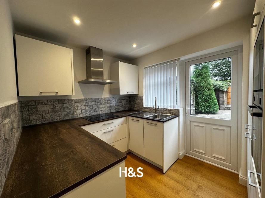 Property photo 2 of 7 32 Sandy Hill Kitchen.Jpg