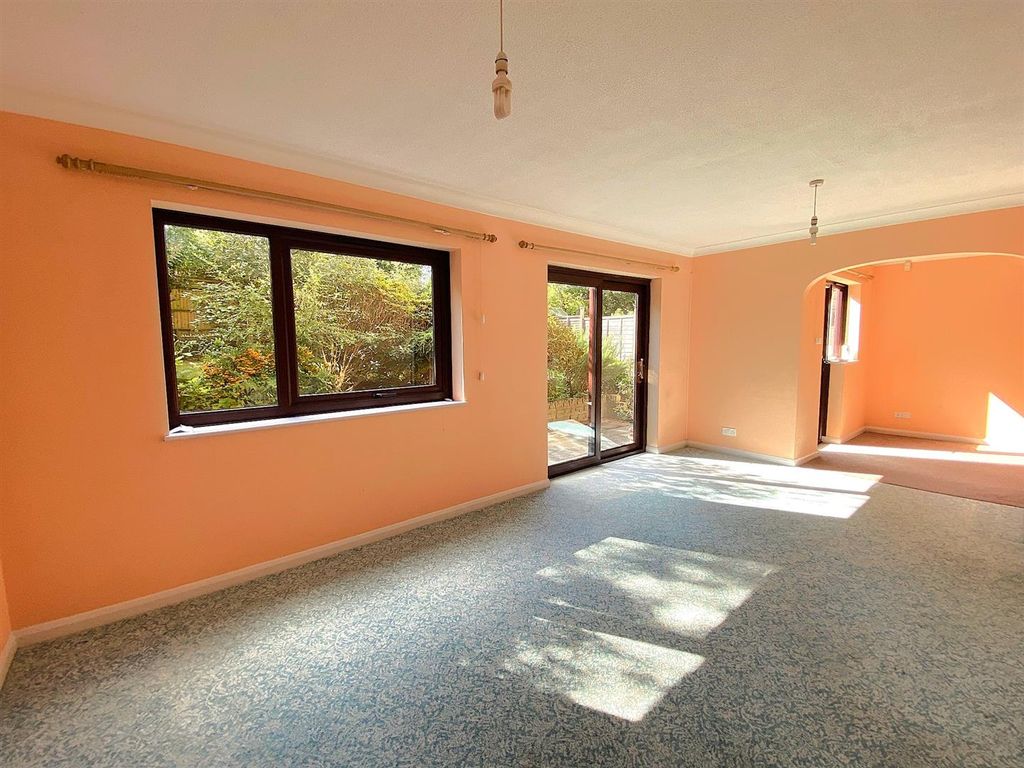 Property photo 3 of 18 15 Portfield Close - Lounge2.Jpg