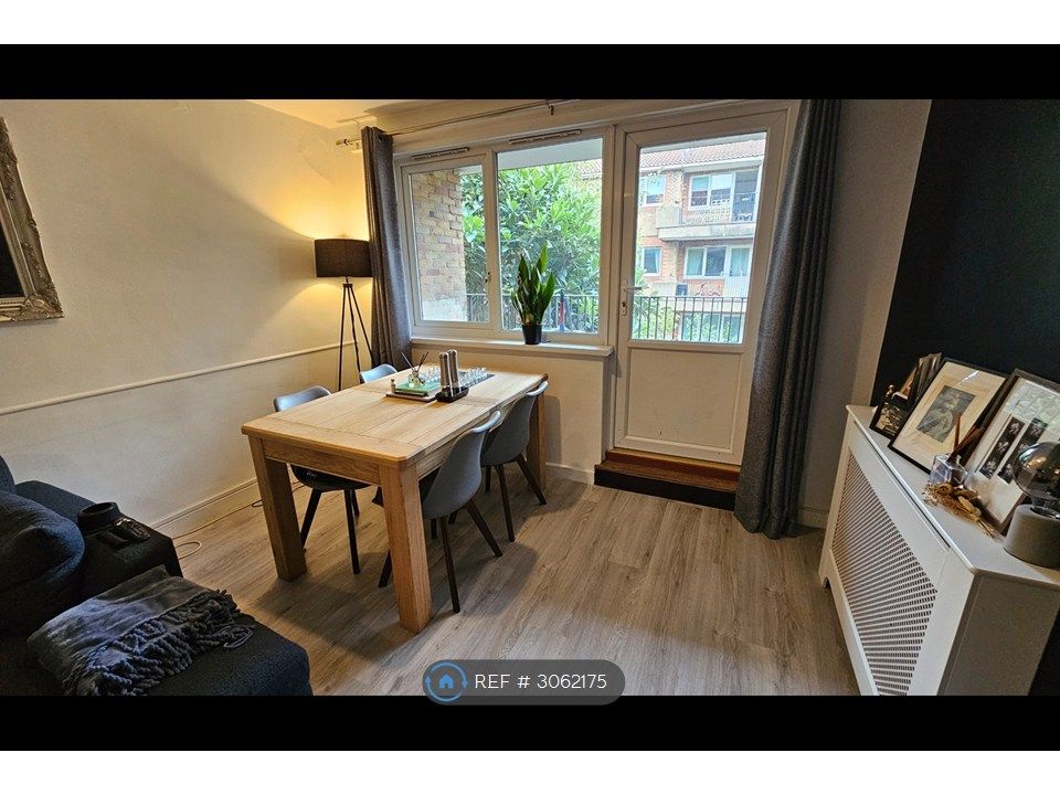 Property photo 3 of 30 Living/Dining Room