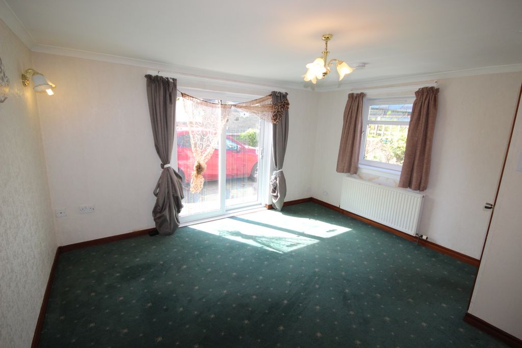 Property photo 3 of 12 Lounge