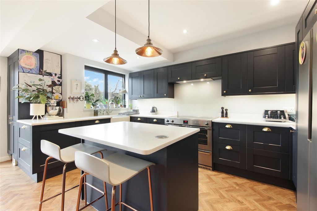 Property photo 3 of 17 27 Brightling Road - Qw1Ougc15Mh3Mu8Fium5.Jpg