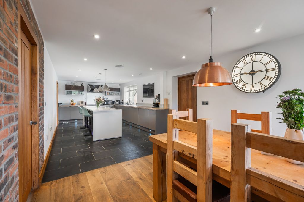 Property photo 3 of 17 Kitchen