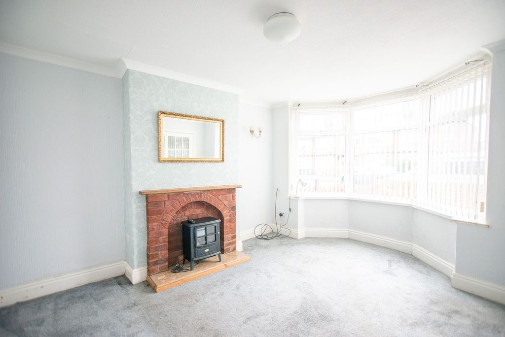 Property photo 3 of 17 Living Room