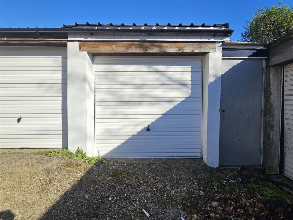 Property photo 1 of 12 1 - Garage Kensington Road.Jpg