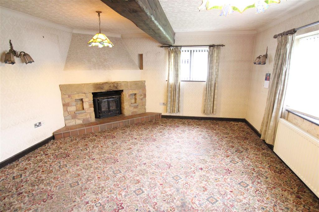 Property photo 3 of 12 Lounge