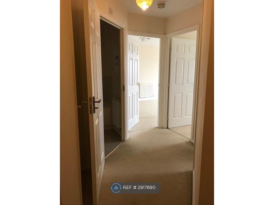 Property photo 1 of 8 Hallway
