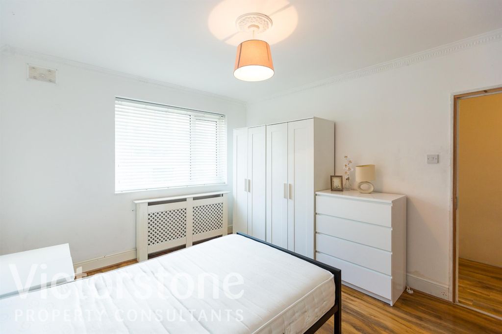 Property photo 3 of 12 3498812