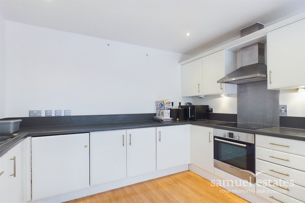 Property photo 3 of 12 Kitchen