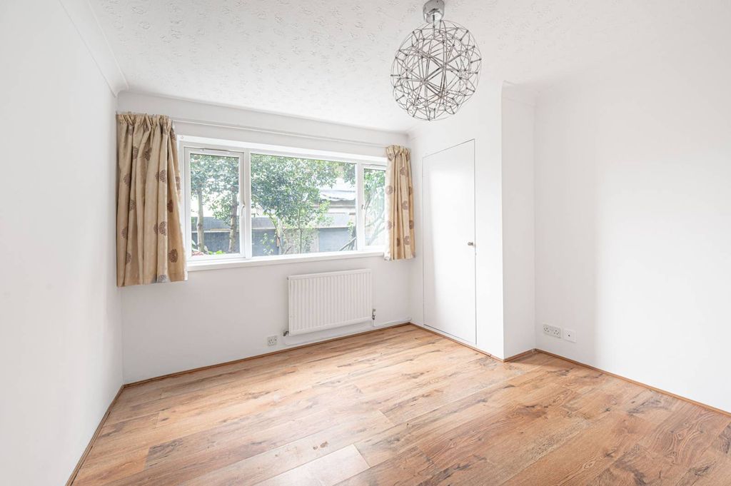 Property photo 1 of 5