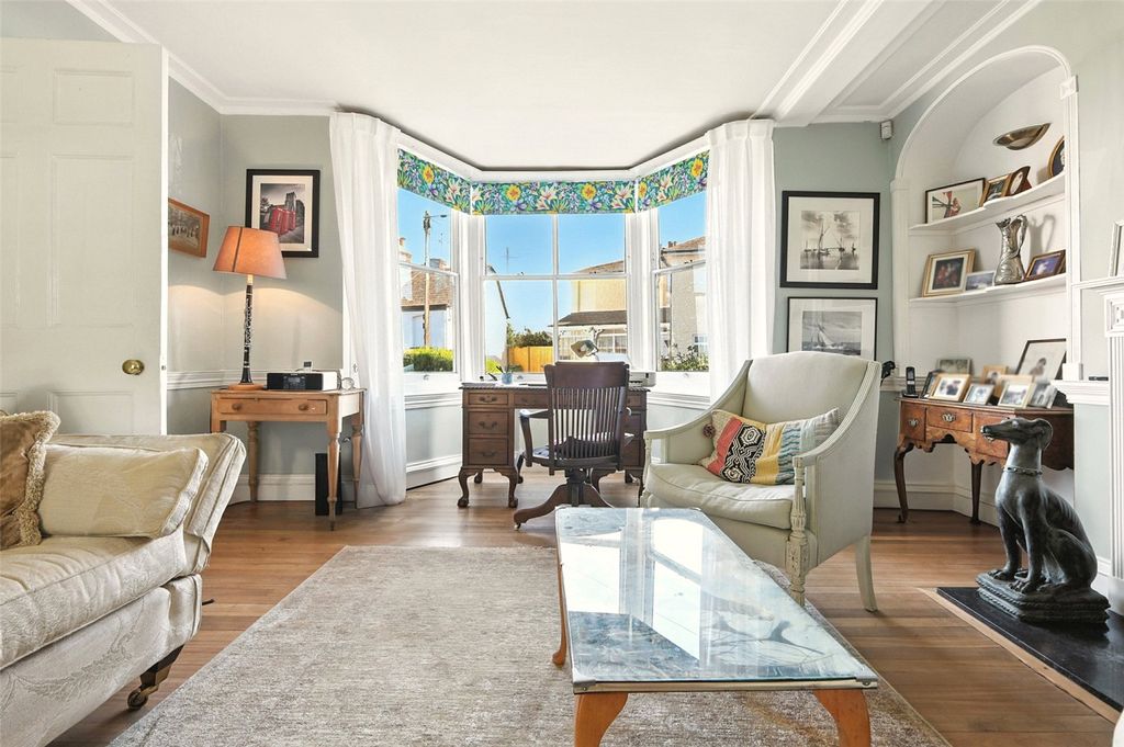 Property photo 2 of 24 Reception