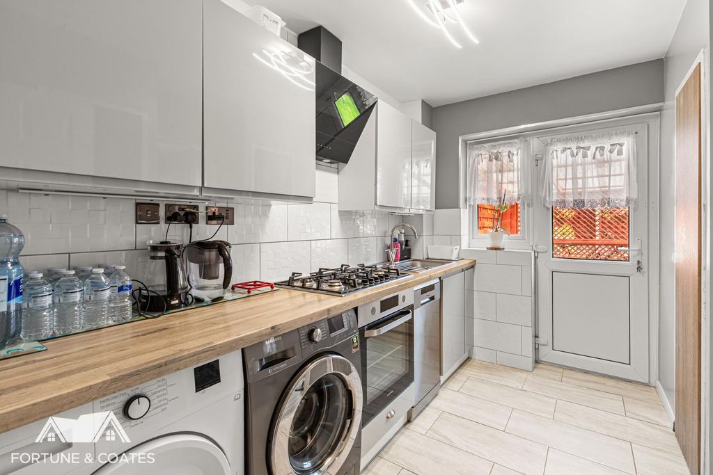 Property photo 3 of 17 Vicaragewood_10.Jpg