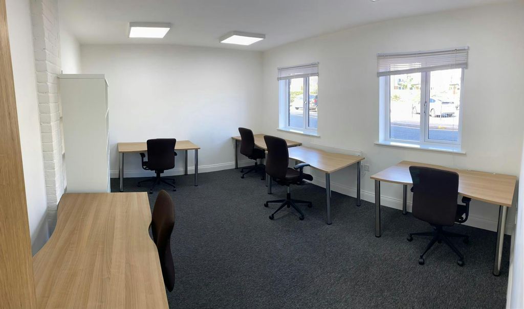 Property photo 2 of 7 CH G5  6 Desk July 2024.Jpg