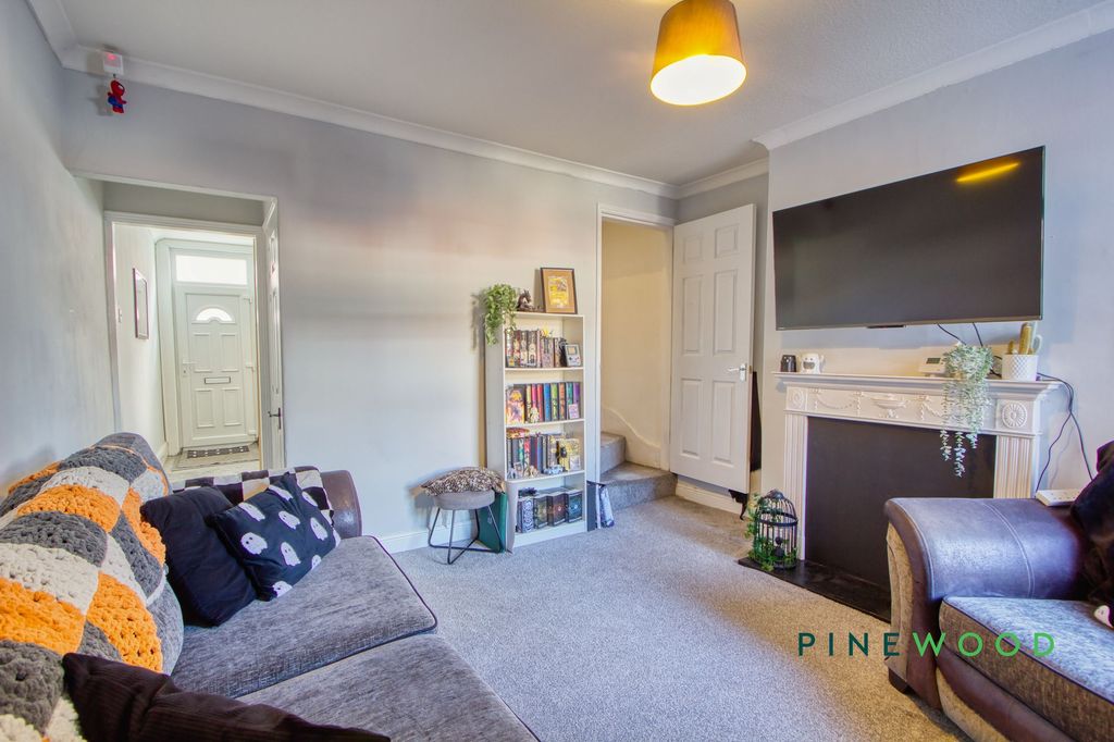 Property photo 3 of 16 Lounge