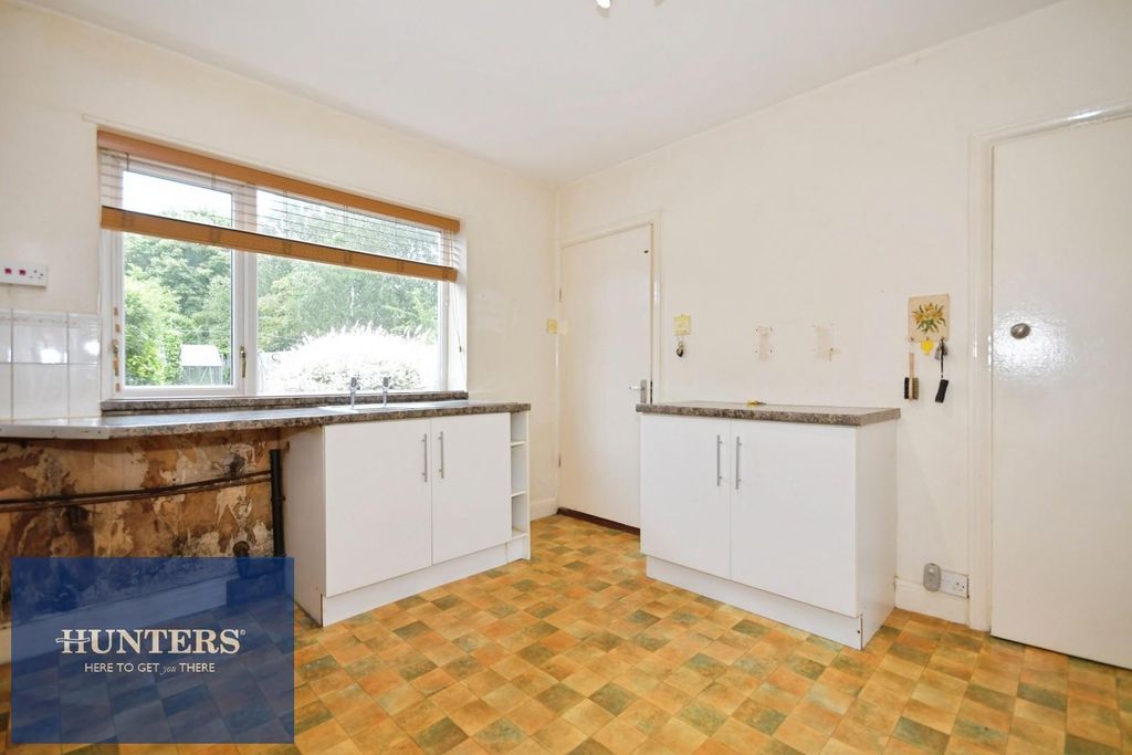 Property photo 3 of 12 Kitchen 3.Jpg