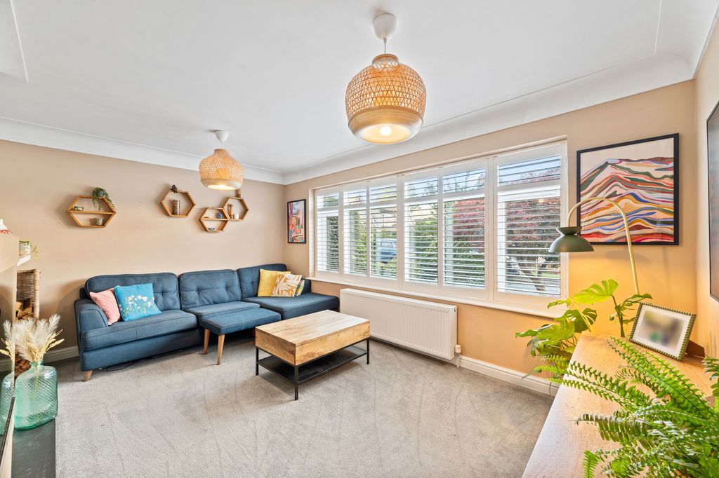 Property photo 2 of 32