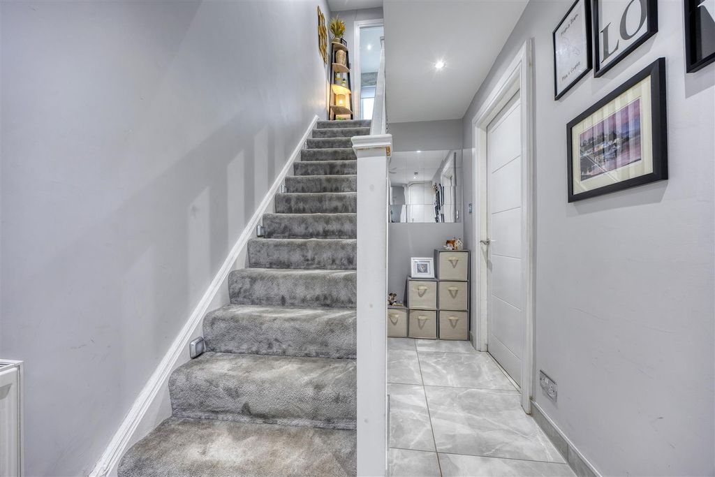 Property photo 2 of 20 64_Clayhouse_Road_Stepps_005.Jpeg