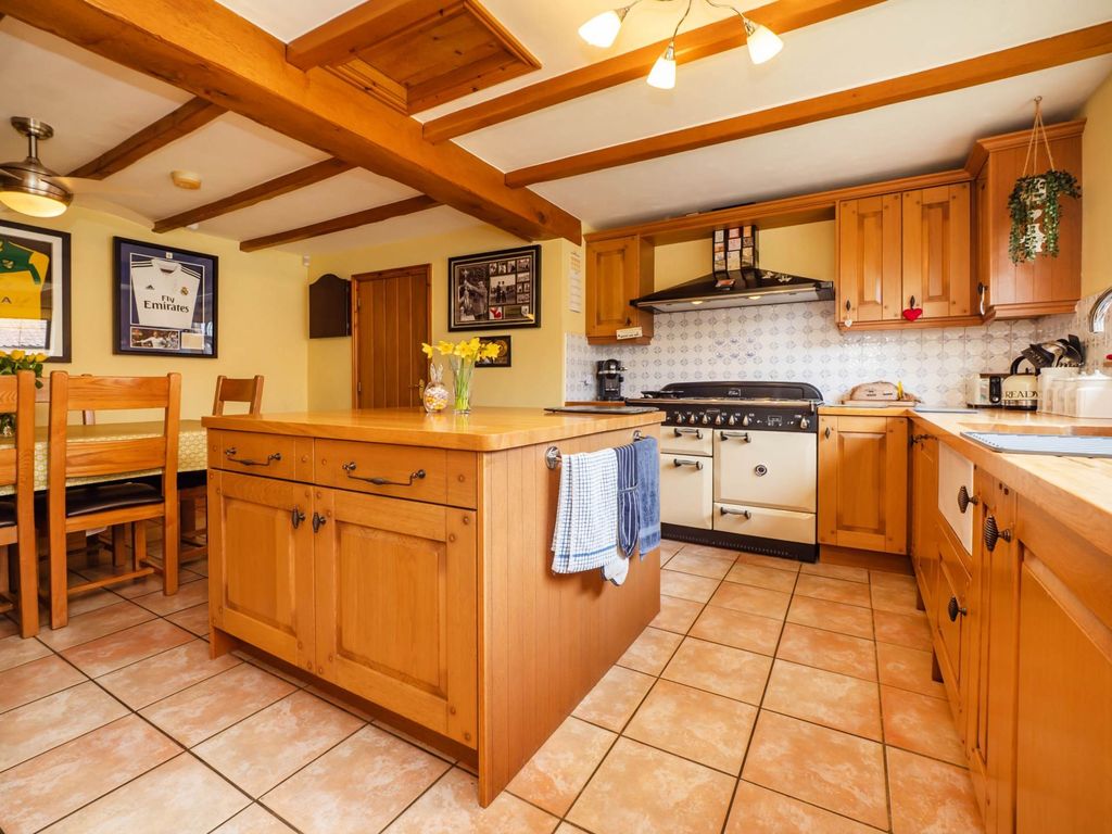 Property photo 2 of 32