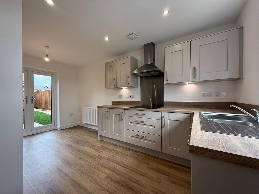 Property photo 3 of 18 Kitchen Diner