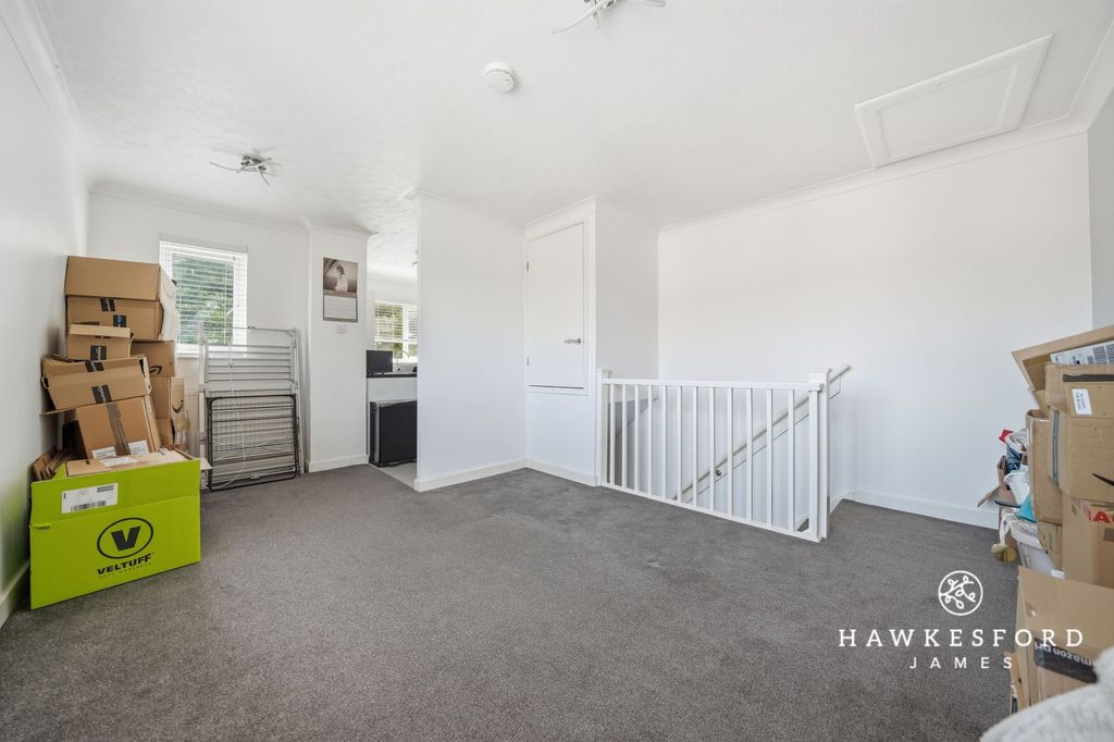 Property photo 3 of 8 Fallowfield, Sittingbourne - Lounge/Dinr