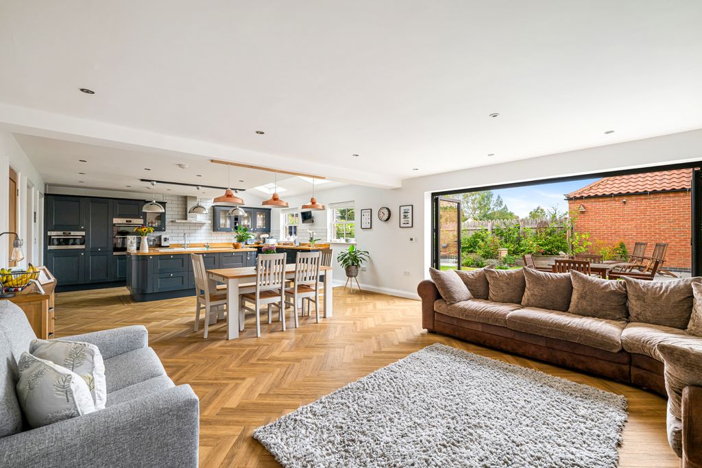 Property photo 2 of 31