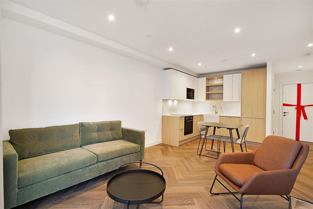 Property photo 1 of 10 Flat 57, Bower House - Aznjl197Q24Uh00Xuvue.Jpg