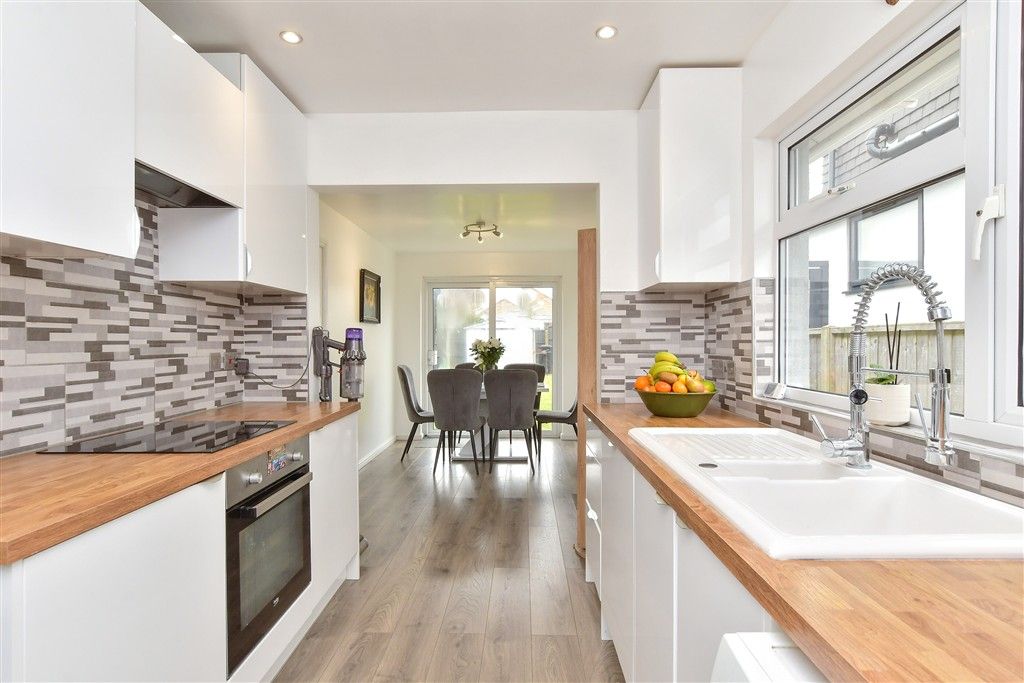 Property photo 3 of 12 Kitchen