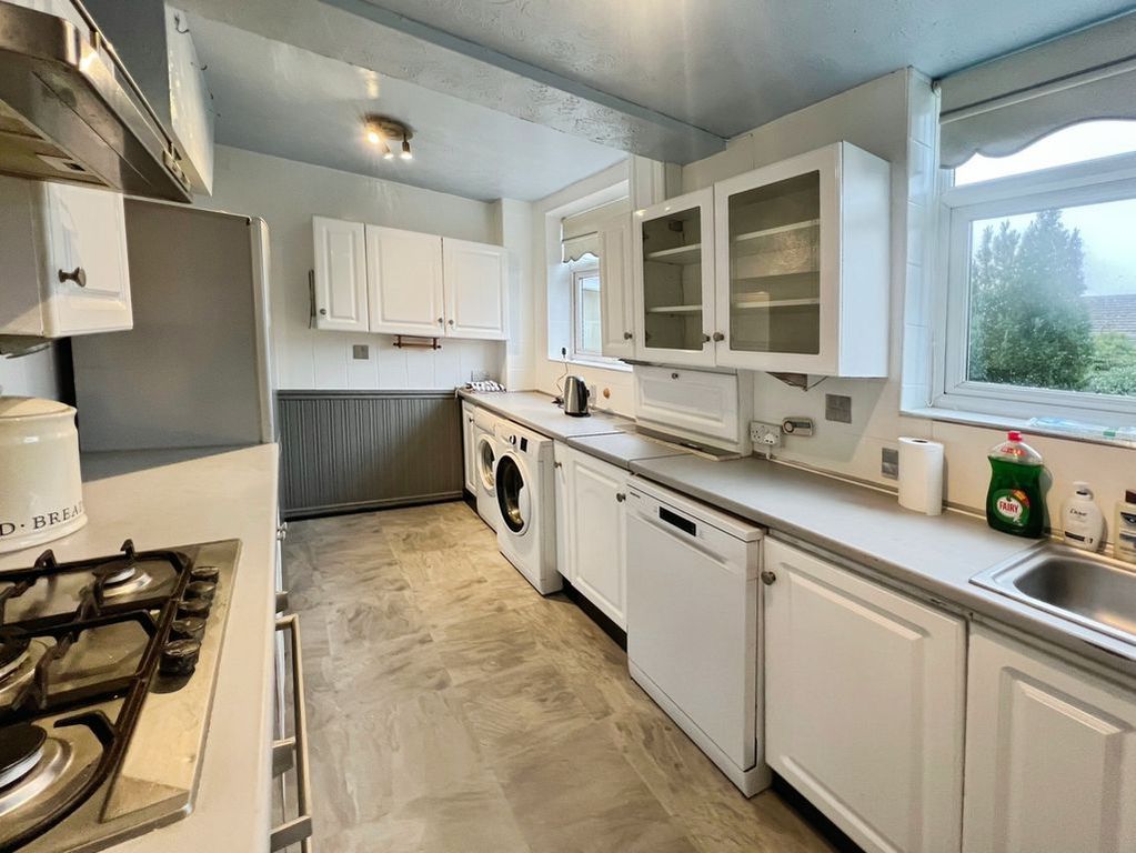 Property photo 3 of 18 Kitchen