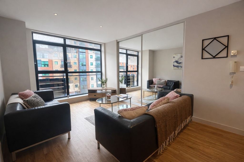 Property photo 2 of 12 Lounge