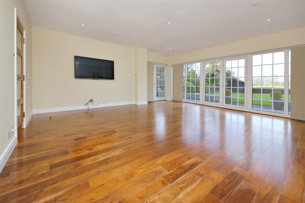 Property photo 2 of 18 9970.Jpg