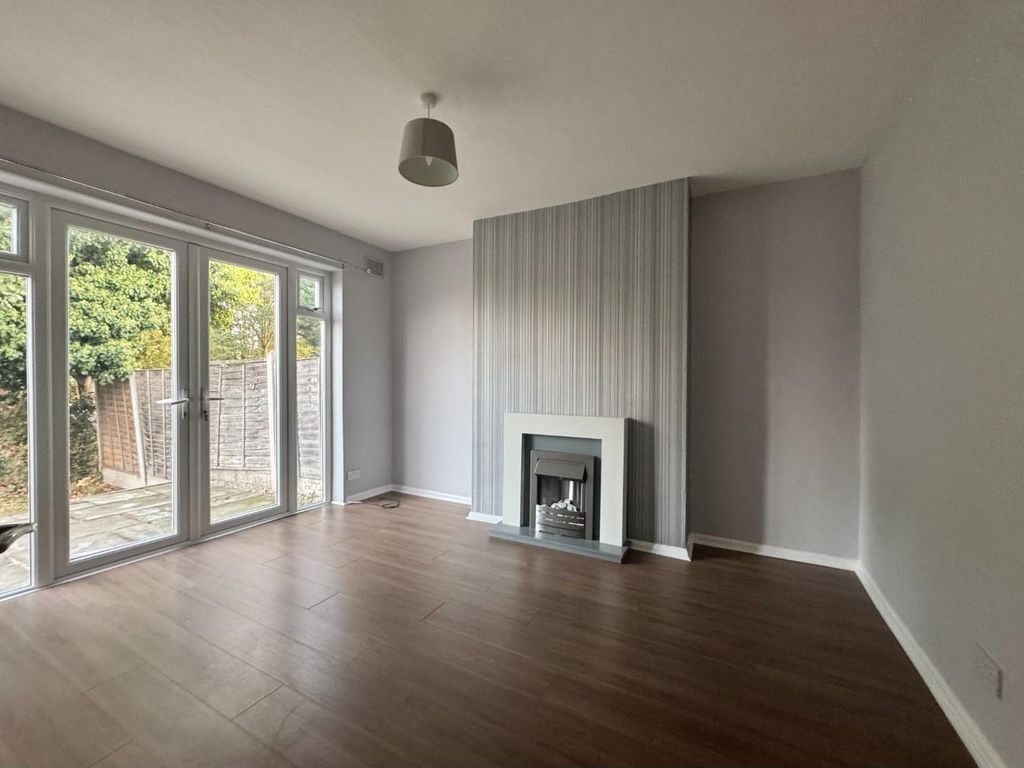 Property photo 2 of 11 4