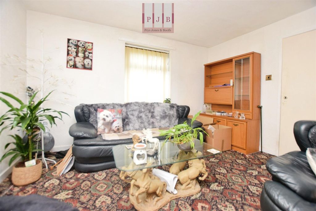 Property photo 3 of 14 Lounge V2.Jpg