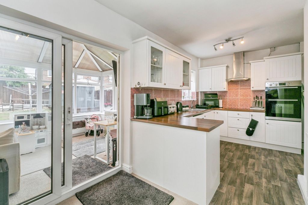 Property photo 2 of 17 Kitchen