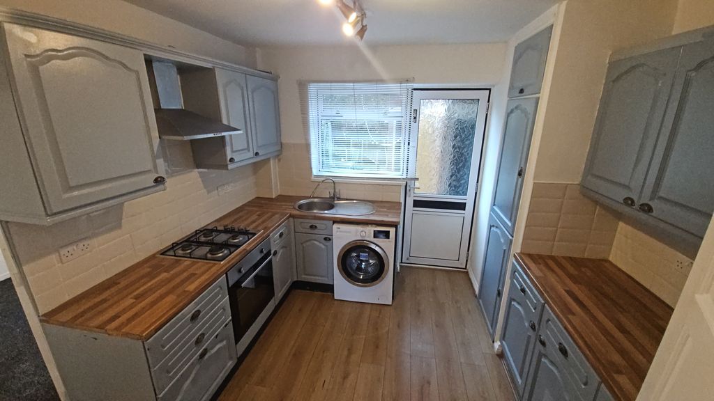 Property photo 3 of 24 Kitchen