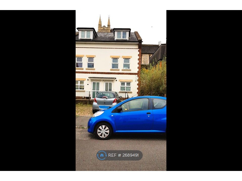 Property photo 2 of 23 Front Of House Parking