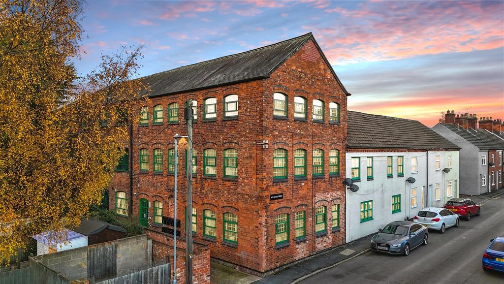 Property photo 1 of 19 Dusk.Jpg