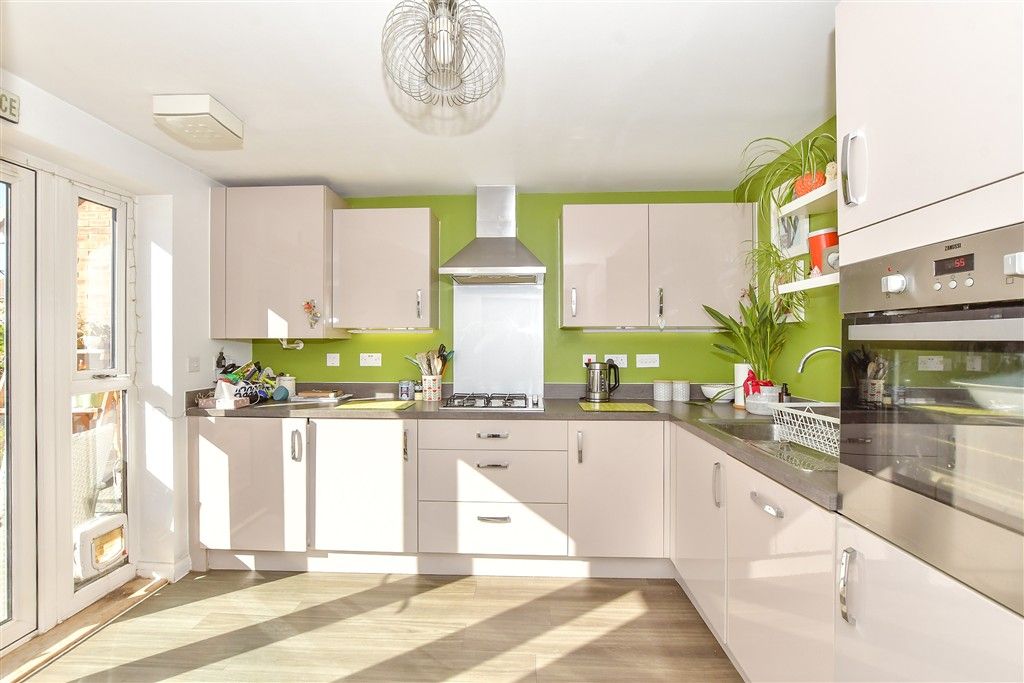 Property photo 1 of 10 Lounge