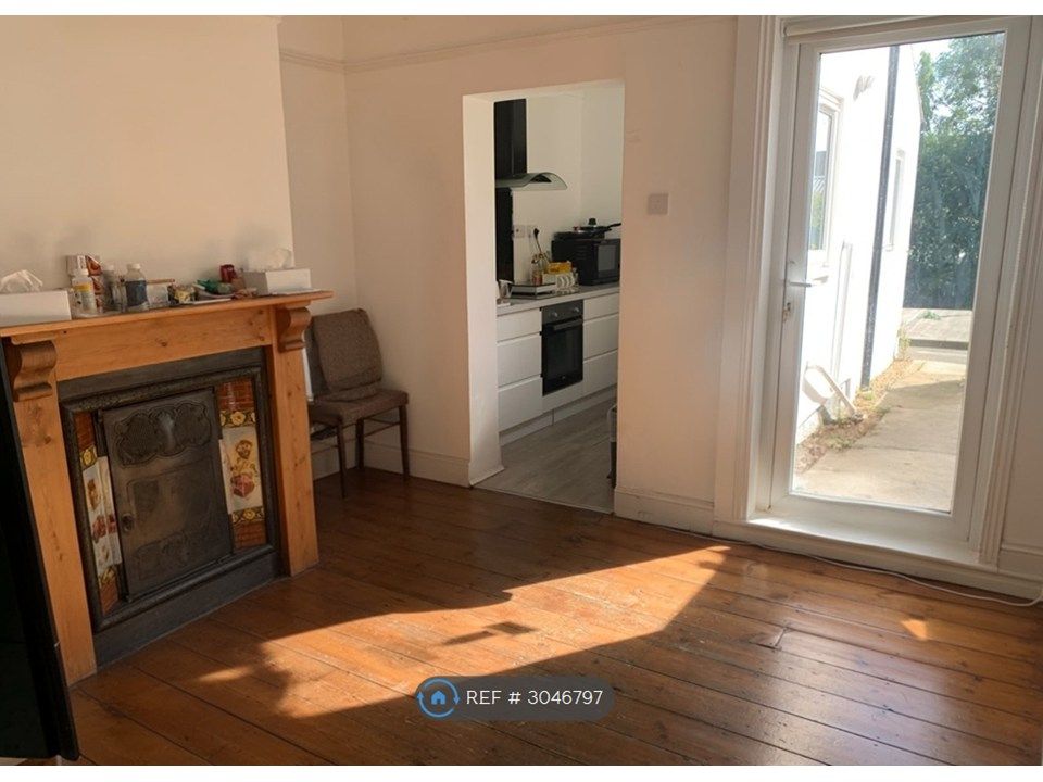 Property photo 2 of 10