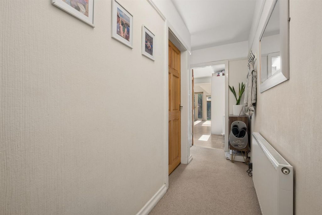 Property photo 2 of 19 Entrance Hall